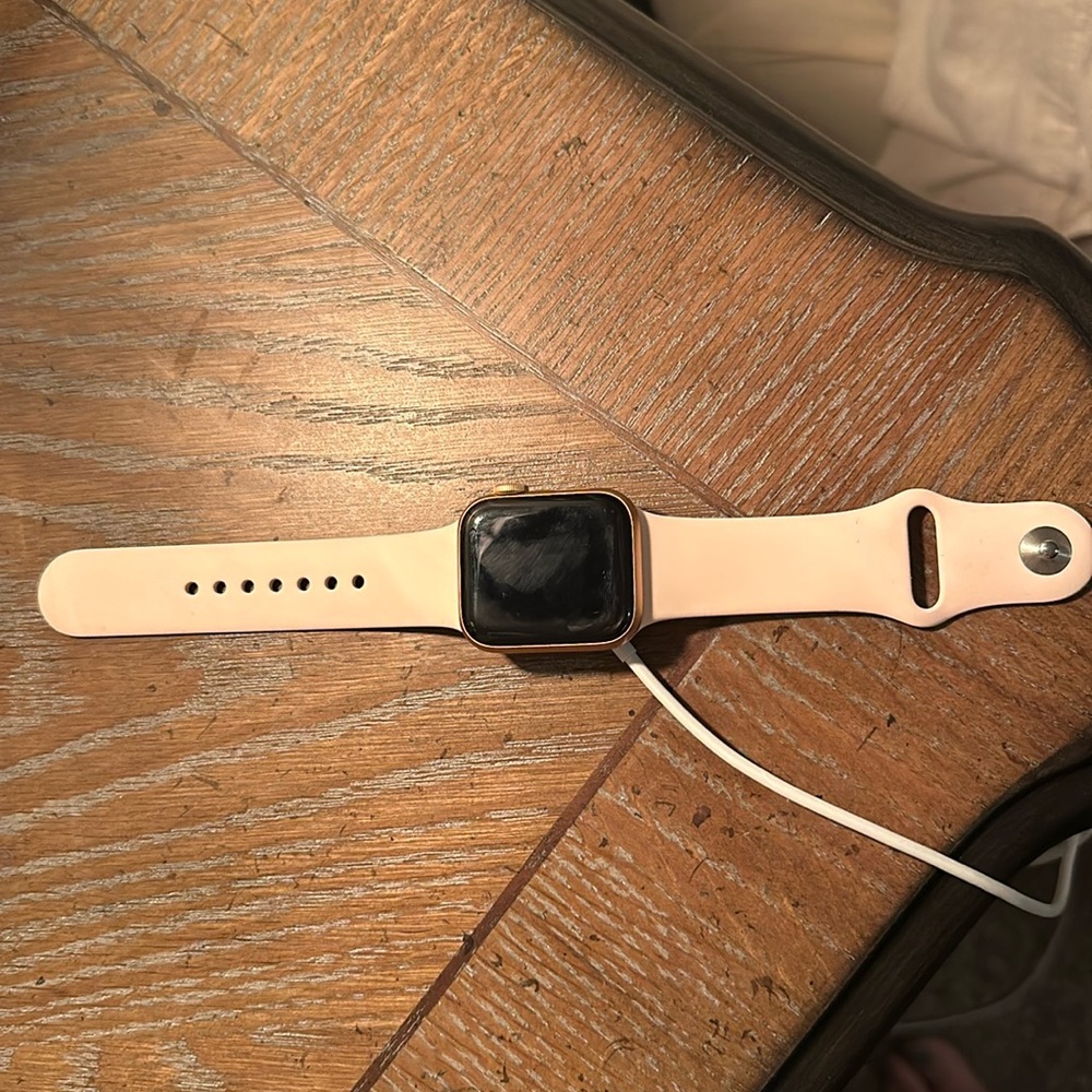 Apple Iwatch series 5 GPS 40mm Rose Gold